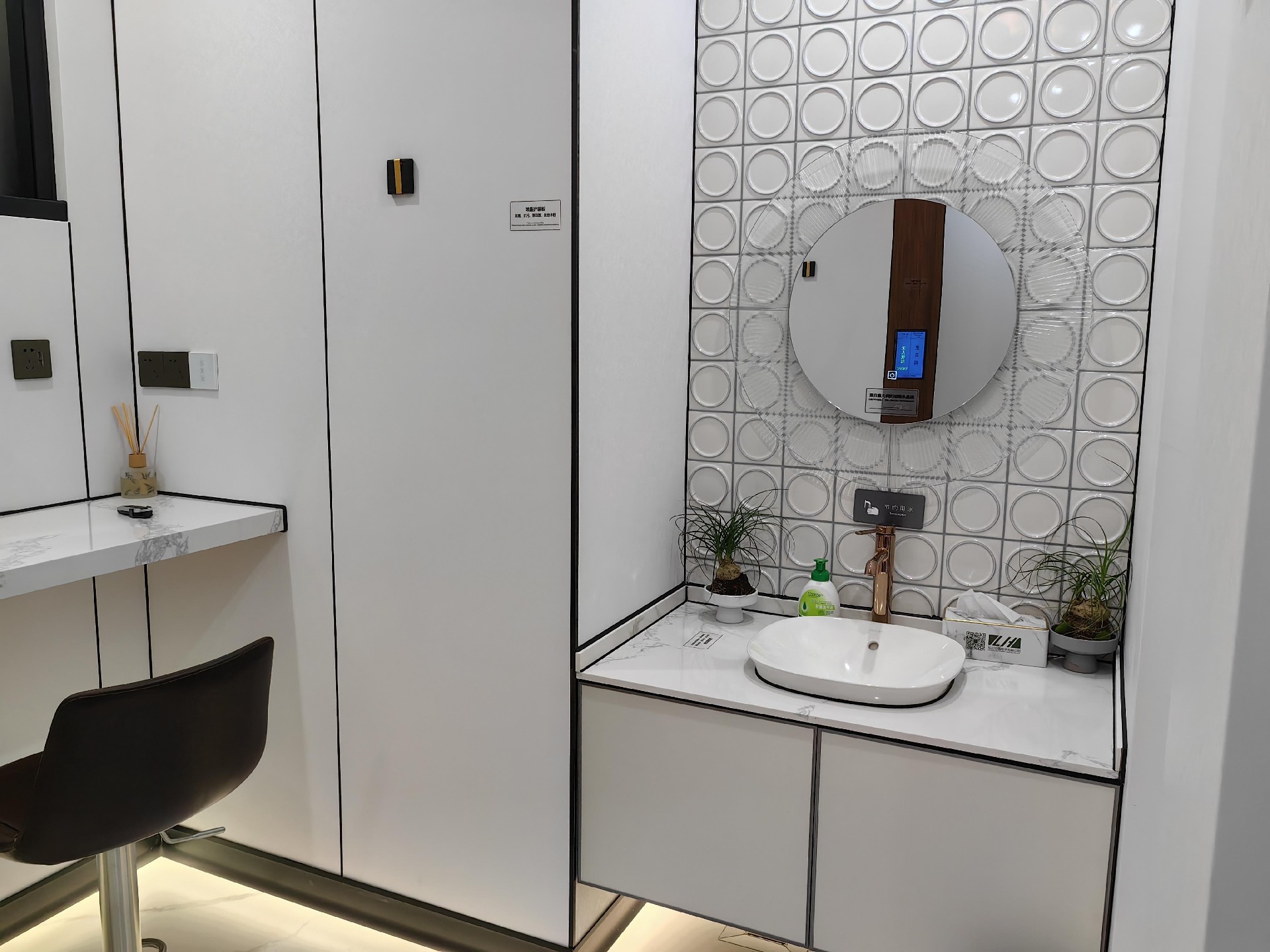 可移动公共卫生间怎么冲水?