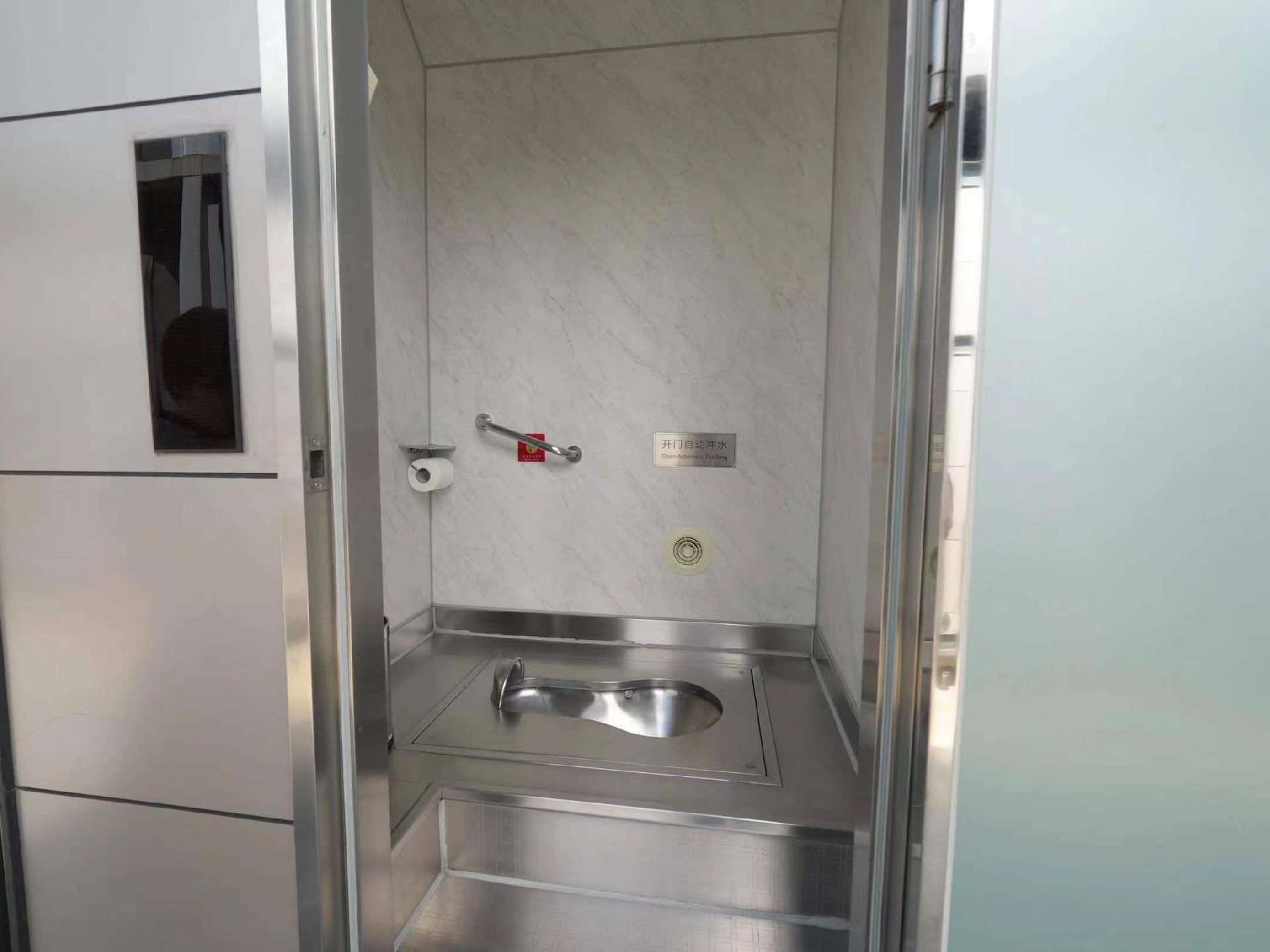 景区移动卫生间怎么清理?