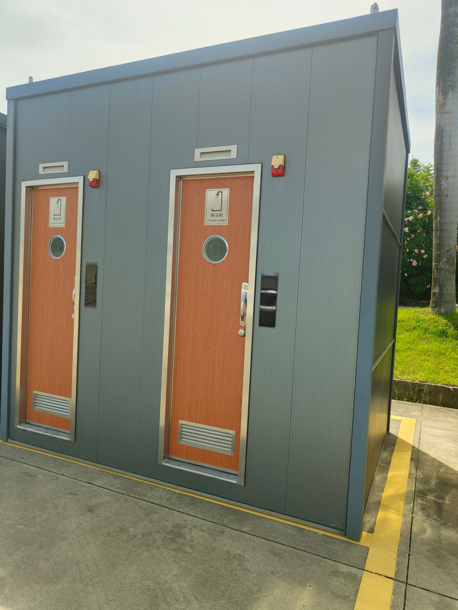 景区移动卫生间怎么清理?